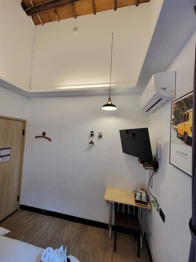Old Wow老屋瓦共享民宿hostel 桃園市民宿074號 Longtan Exterior photo